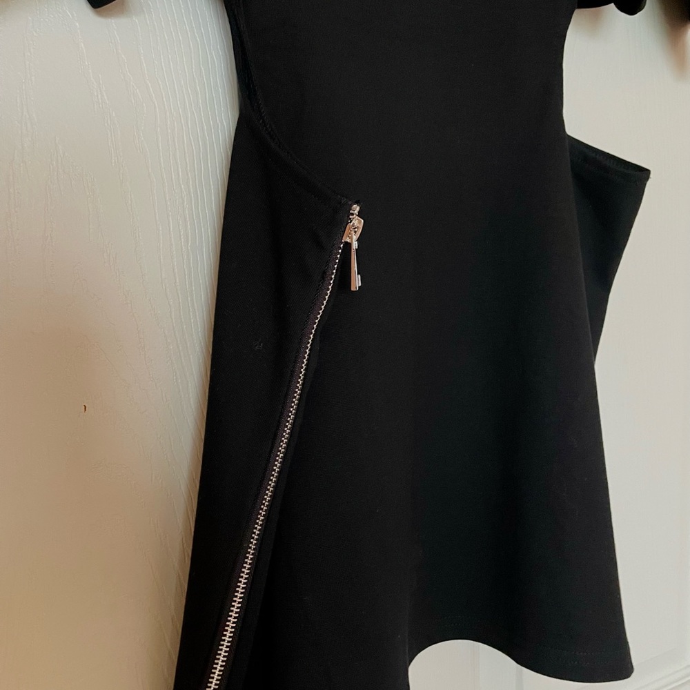 Black top with cut out sides. Size large. Never worn.Smoke free home.No pets. - Picture 3 of 3